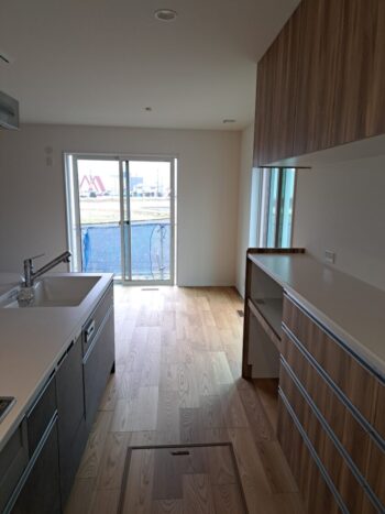 湖南市石部　新築美装